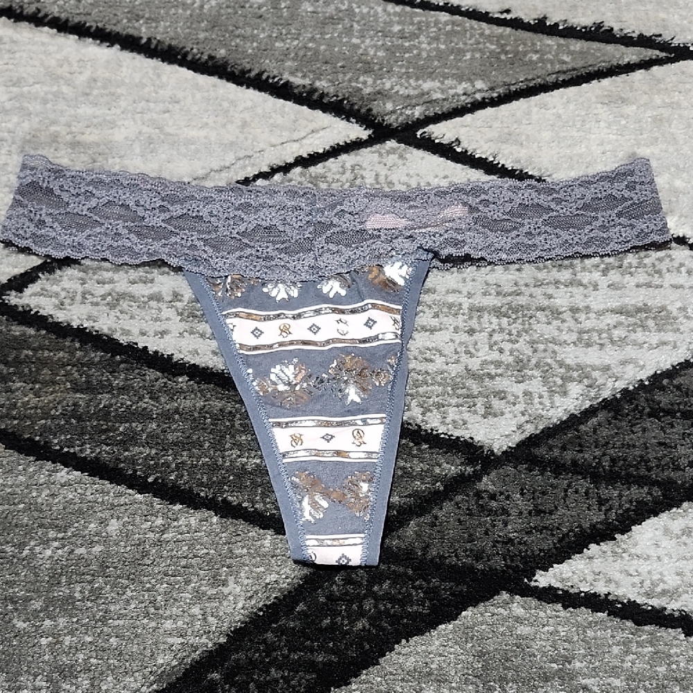 VICTORIA SECRET 2015 SILVER-SHINE SNOW-FLAKE LACE-TRIM LOW-RISE THONG PANTY
